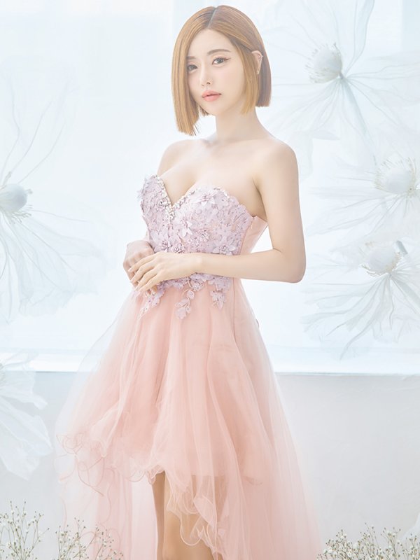 ピンクベージュ モデル:DJ SODA 身長:168cm 着用サイズ:Mサイズ