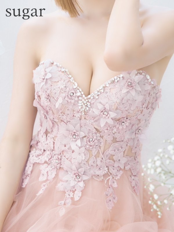 ピンクベージュ モデル:DJ SODA 身長:168cm 着用サイズ:Mサイズ