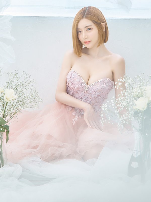 ピンクベージュ モデル:DJ SODA 身長:168cm 着用サイズ:Mサイズ