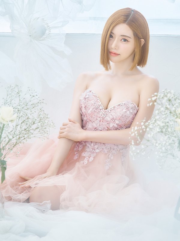 ピンクベージュ モデル:DJ SODA 身長:168cm 着用サイズ:Mサイズ