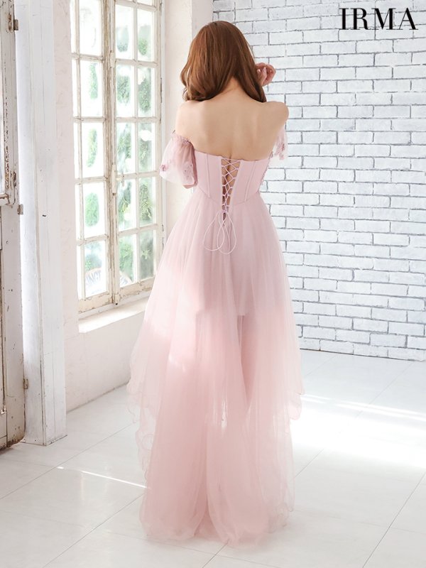 ピンクベージュ モデル:真優川咲 身長:158cm 着用サイズ:Mサイズ