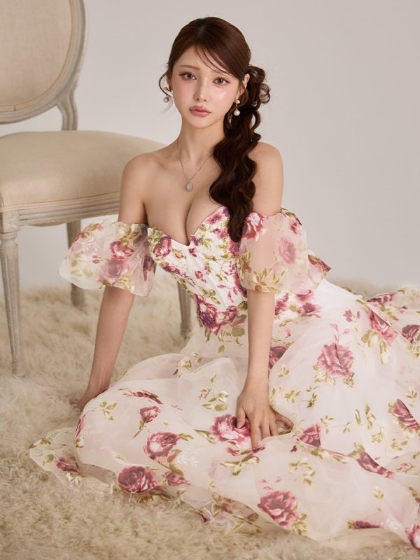 レッドピンク モデル：ももか　身長：156cm　着用サイズ：Mサイズ