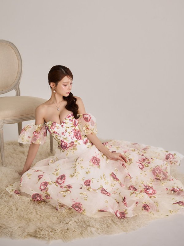 レッドピンク モデル：ももか　身長：156cm　着用サイズ：Mサイズ