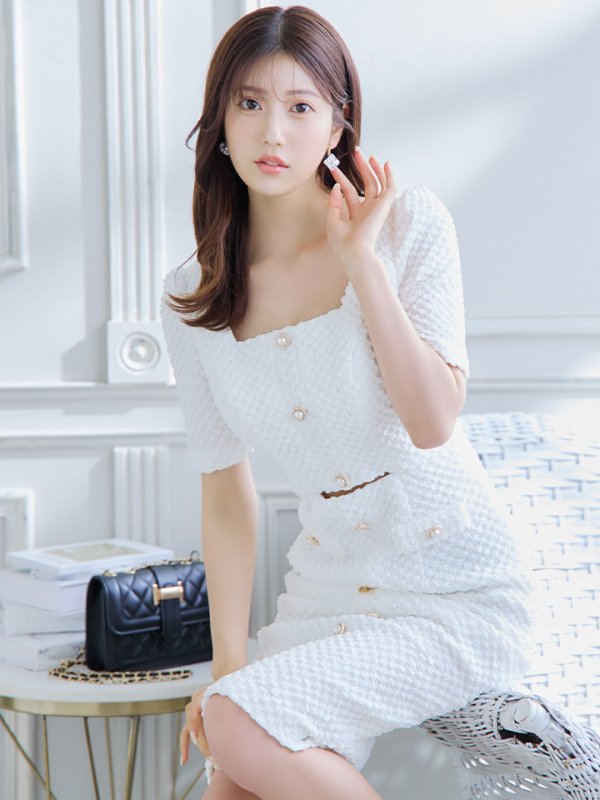 ホワイト モデル:阿部なつき 身長:160cm 着用サイズ:Sサイズ