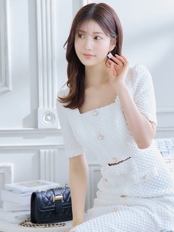 ホワイト モデル:阿部なつき 身長:160cm 着用サイズ:Sサイズ