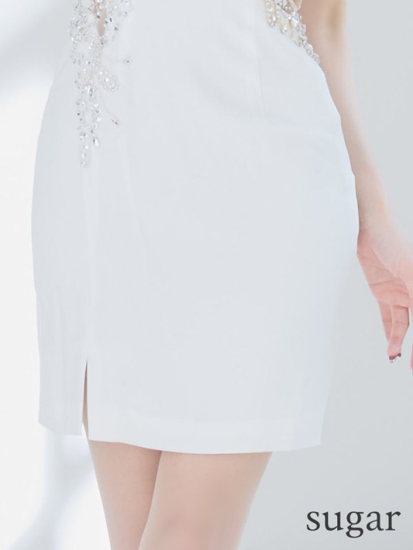 ホワイト モデル:真優川咲 身長:158cm 着用サイズ:Sサイズ