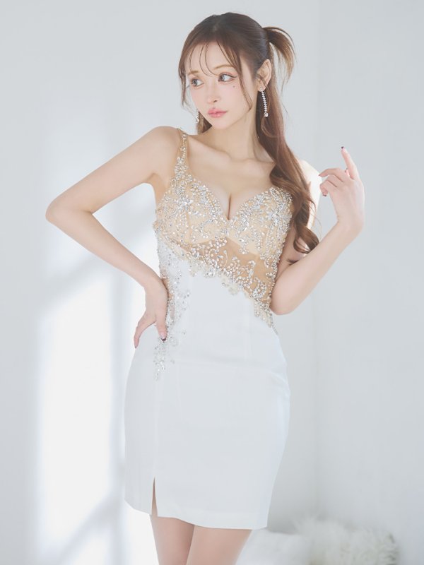 ホワイト モデル:真優川咲 身長:158cm 着用サイズ:Sサイズ