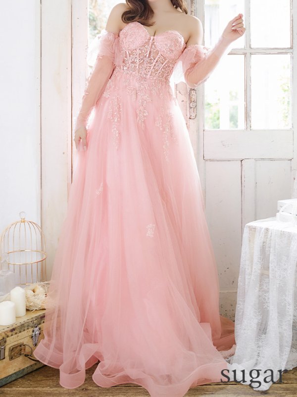 ピンクベージュ モデル:三上悠亜 身長:159cm:Mサイズ