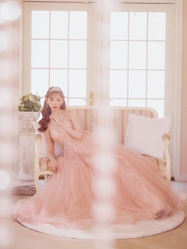 ピンクベージュ モデル:明日花キララ 身長:162cm 着用サイズ:Mサイズ