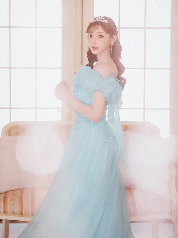 ブルー　モデル：明日花キララ　身長：162cm 着用サイズ：Mサイズ