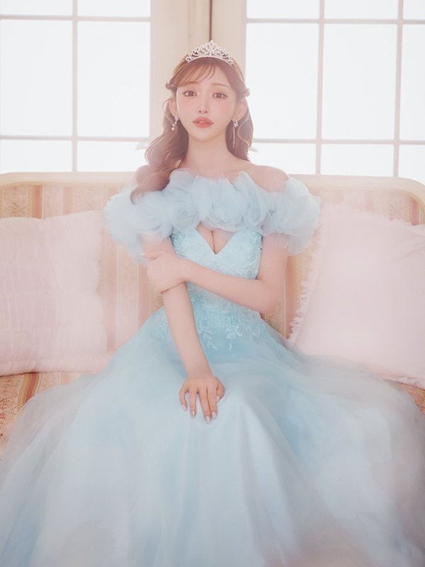 ブルー　モデル：明日花キララ　身長：162cm 着用サイズ：Mサイズ