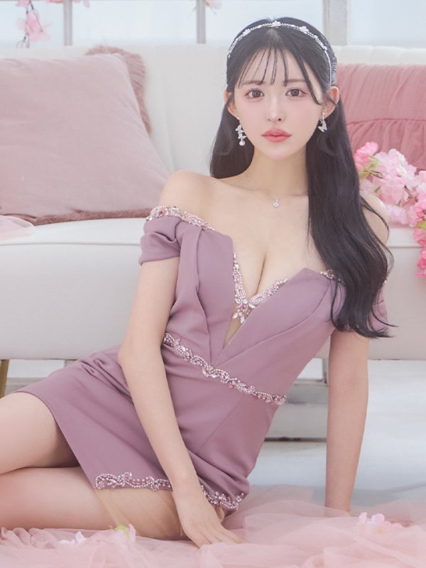 モーヴピンク モデル:カルア 身長:156cm 着用サイズ:Sサイズ