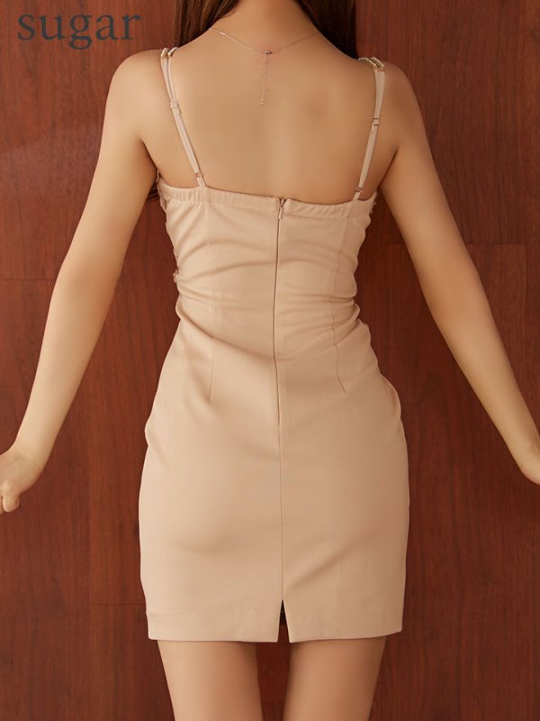 ベージュ モデル:三上悠亜 身長:159cm 着用サイズ:Sサイズ