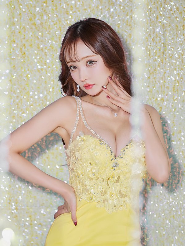 イエロー モデル:真優川咲 身長:158cm:Sサイズ