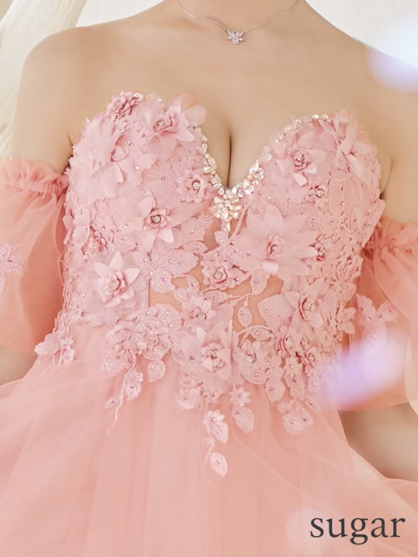 ピンクベージュ モデル:明日花キララ 身長:162cm 着用サイズ:Mサイズ