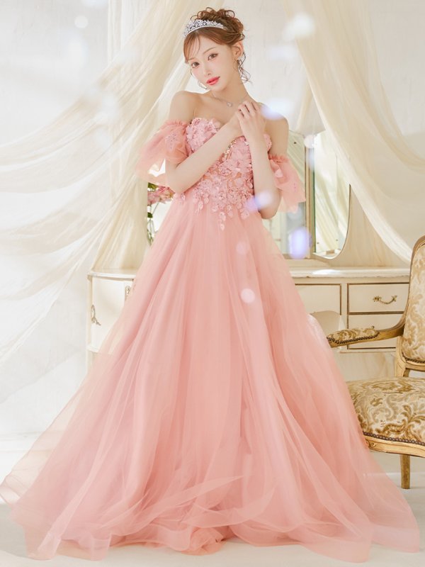 ピンクベージュ モデル:明日花キララ 身長:162cm 着用サイズ:Mサイズ