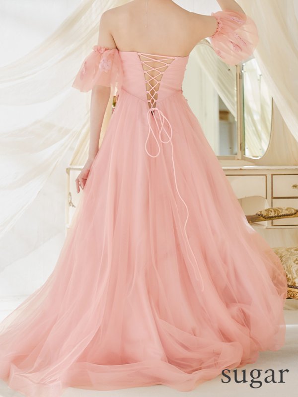 ピンクベージュ モデル:明日花キララ 身長:162cm 着用サイズ:Mサイズ