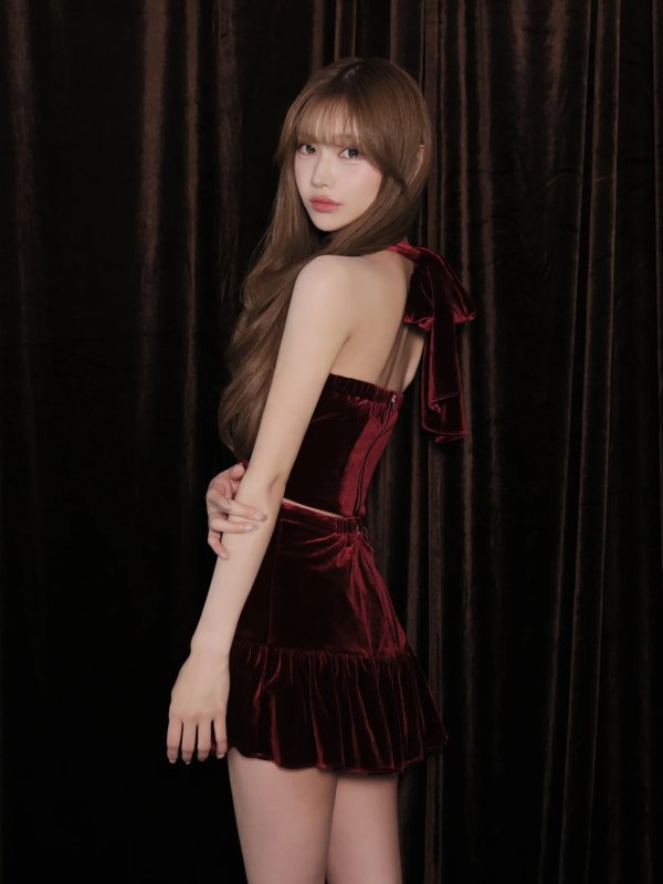 ワインレッド　モデル：るりぴ　身長165cm　着用サイズ：Sサイズ