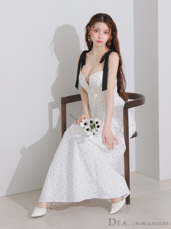 ホワイト モデル：ももか　身長：156cm　着用サイズ：Sサイズ