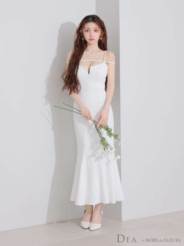 ホワイト モデル：ももか　身長：156cm　着用サイズ：Sサイズ