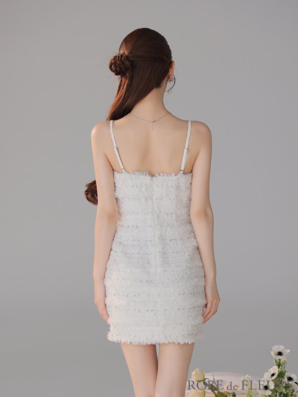 ホワイト モデル：ももか　身長：156cm　着用サイズ：Sサイズ