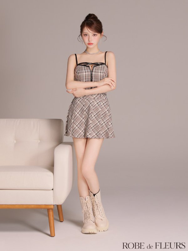 ベージュ モデル：ももか　身長：156cm　着用サイズ：Sサイズ