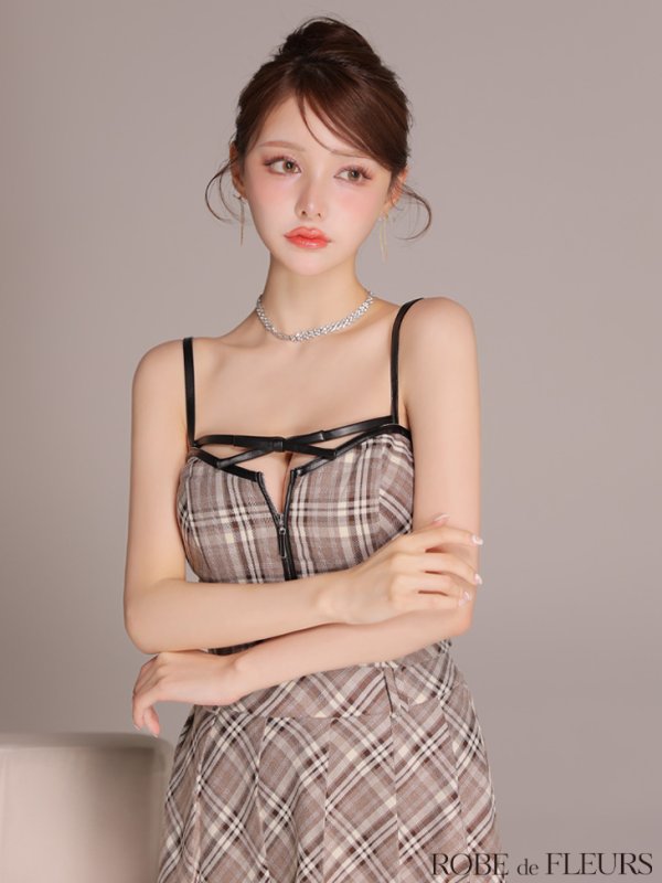 ベージュ モデル：ももか　身長：156cm　着用サイズ：Sサイズ