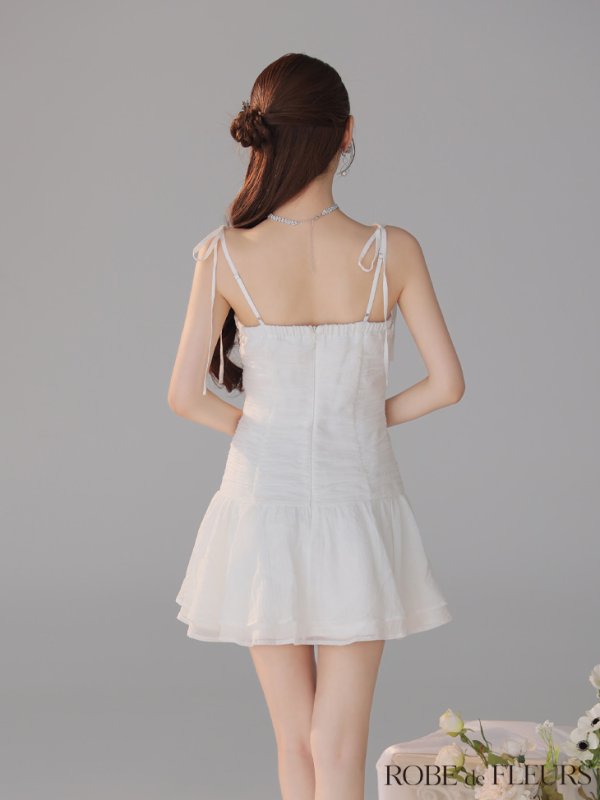 ホワイト　モデル：ももか　身長：156cm　着用サイズ：Sサイズ