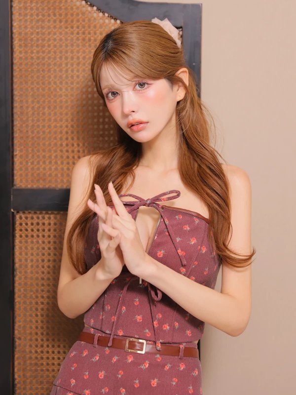 レッド　モデル：まりん　身長：164cm　着用サイズ：Sサイズ