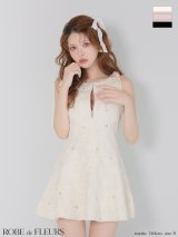 【予約商品/3月上旬発送予定】XSサイズあり【ROBE de FLEURS/ローブドフルール】フラッフィーフラワー/ ビジュー/ ショルダーリボン/ バストジップ/ ノースリーブ/ フレア/ Aライン/ ミニドレス/ キャバドレス[OF08]