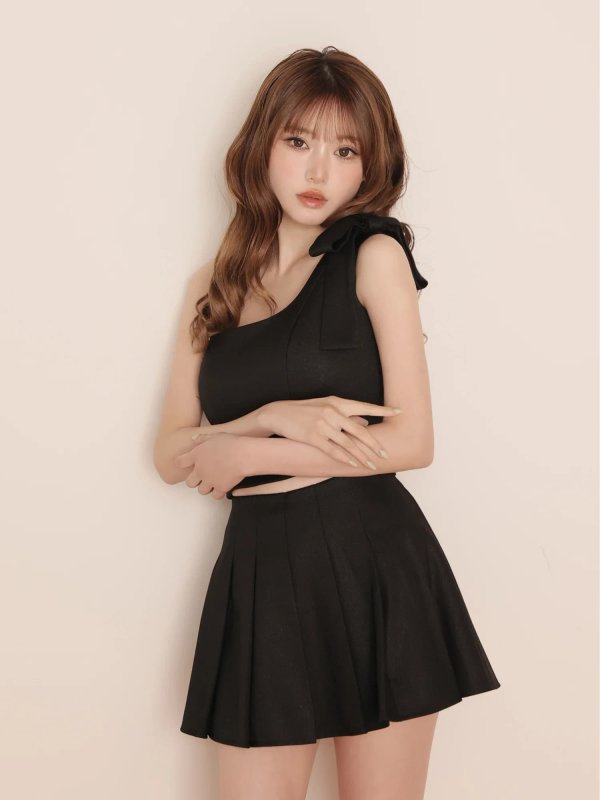 ブラック モデル：いおり　身長：161cm　着用サイズ：Sサイズ