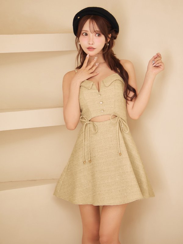 ベージュ　モデル：三上悠亜　身長：159cm　着用サイズ：Sサイズ