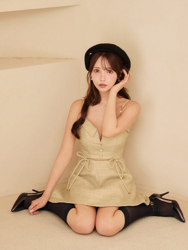 ベージュ　モデル：三上悠亜　身長：159cm　着用サイズ：Sサイズ