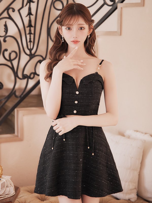 ブラック モデル:明日花キララ 身長:162cm 着用サイズ:Sサイズ