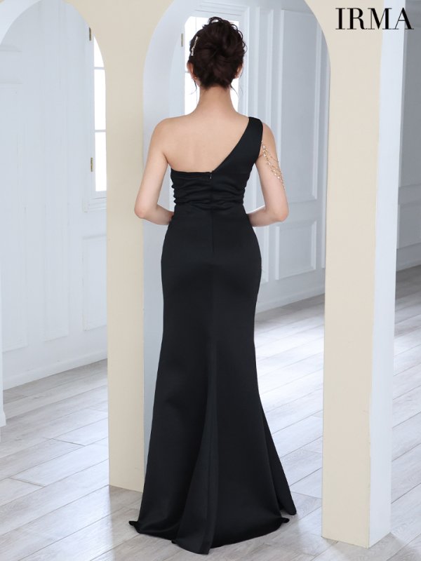 ブラック モデル:天乃えま 身長:155cm 着用サイズ:Mサイズ