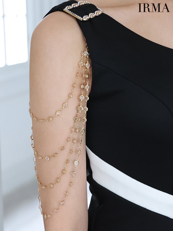 ブラック モデル:天乃えま 身長:155cm 着用サイズ:Mサイズ