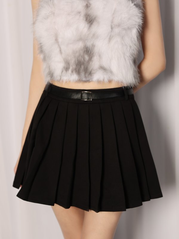 ホワイト　モデル：まおちゃる　身長：158cm　着用サイズ：Sサイズ