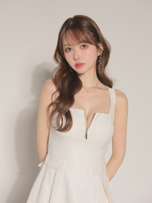 ホワイト モデル：ゆめ　身長：160cm　着用サイズ：Sサイズ