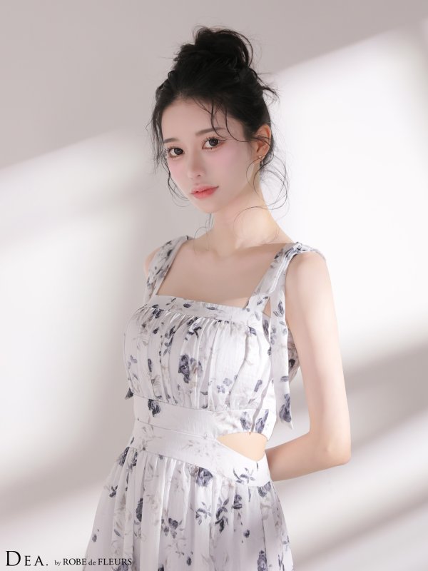 ブルー モデル：ゆりお　身長：165cm　着用サイズ：Sサイズ