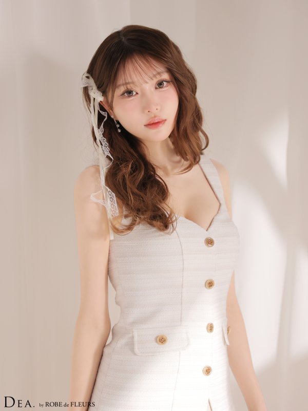 ホワイトxベージュ　モデル：いおり　身長：164cm　着用サイズ：Sサイズ