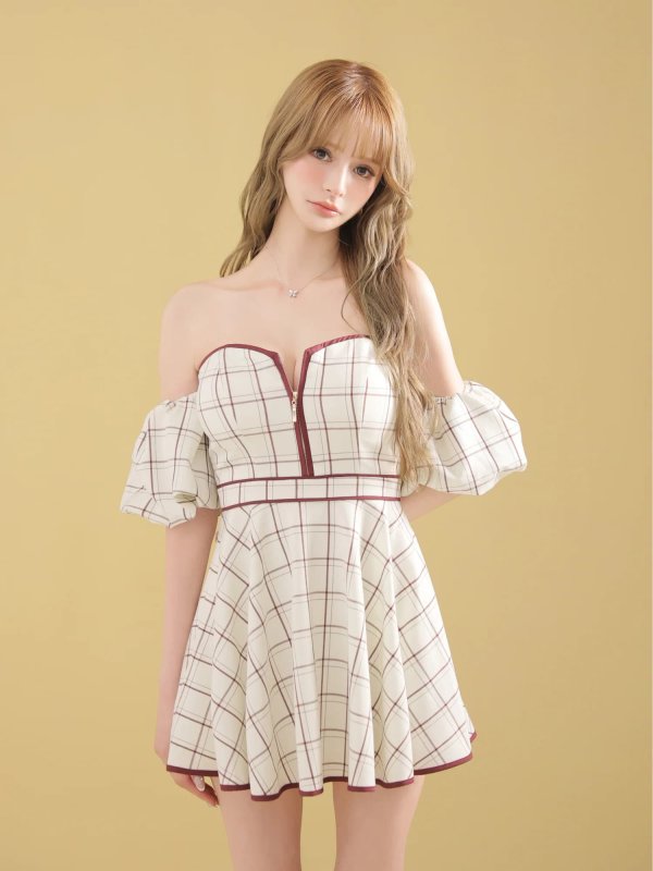 ホワイト モデル：咲希　身長：164cm　着用サイズ：Sサイズ
