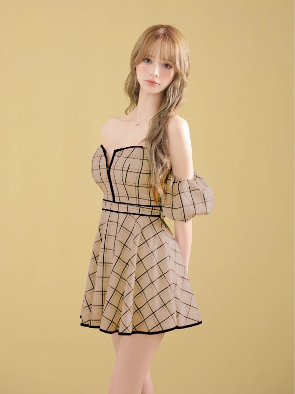 ベージュ モデル：咲希　身長：164cm　着用サイズ：Sサイズ