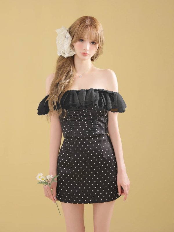 ブラック モデル：咲希　身長：164cm　着用サイズ：Sサイズ