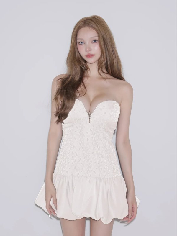ホワイト　モデル：しおん　身長：158cm　着用サイズ：Sサイズ
