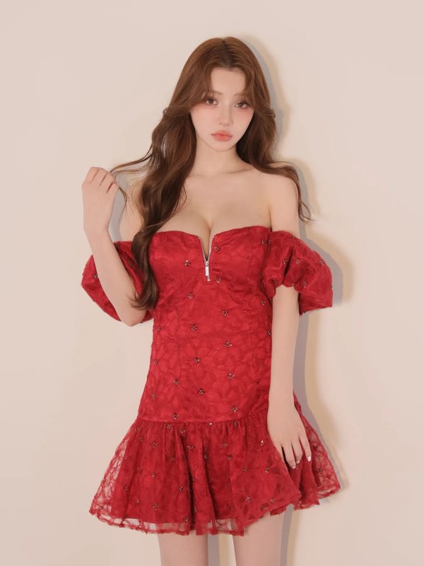 レッド　モデル：ももか　身長：156cm　着用サイズ：Sサイズ