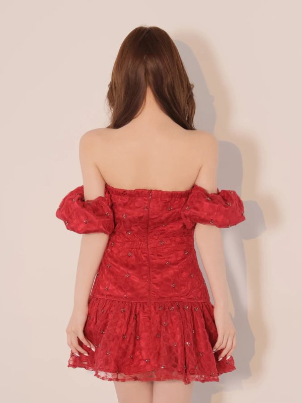 レッド　モデル：ももか　身長：156cm　着用サイズ：Sサイズ