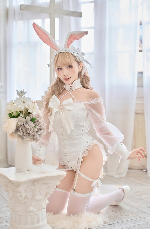 ホワイト モデル身長:161cm 着用サイズ:Fサイズ