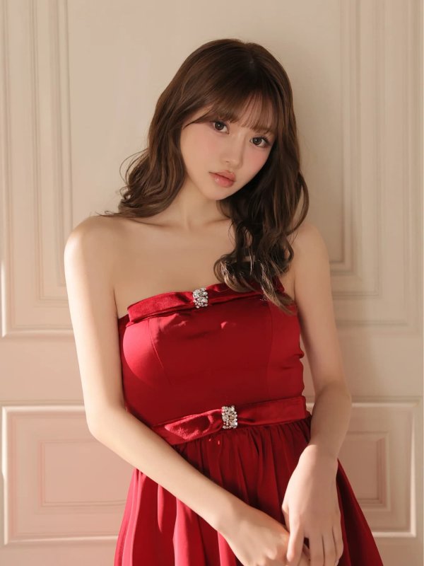 レッド　モデル：いおり　身長：161cm　着用サイズ：Sサイズ