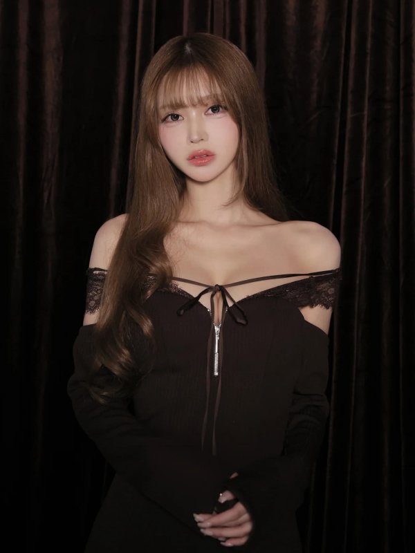 ブラック　モデル：るりぴ　身長165cm　着用サイズ：Sサイズ