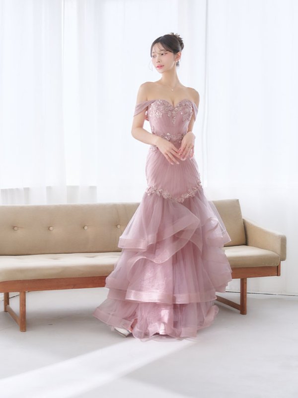 ピンクベージュ　モデル：るりぴ　身長：165cm　着用サイズ：Sサイズ